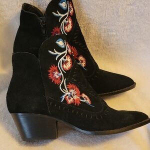 Carlos Santana Embroidered Black Suede Ankle Boots Size 7
